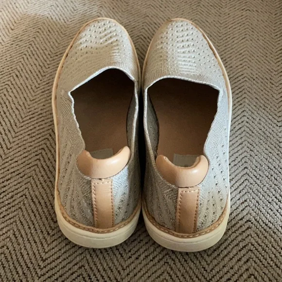 Ugg Slip On Sneakers size 6 - Picture 3 of 6